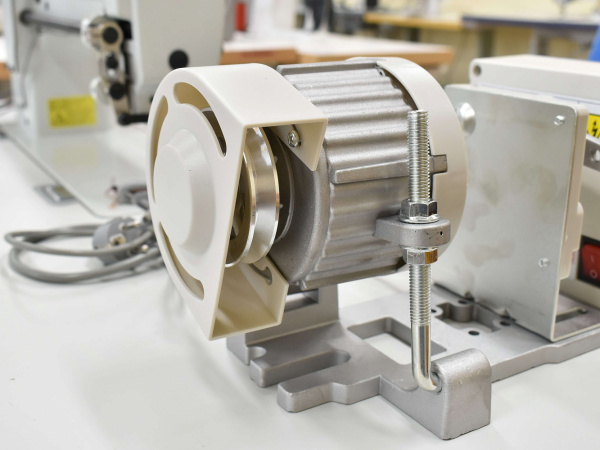 Сервомотор (сервопривод) Aurora SM-550 (550 Вт) с внешним позиционером иглы от магазина Promily в Санкт-Петербурге