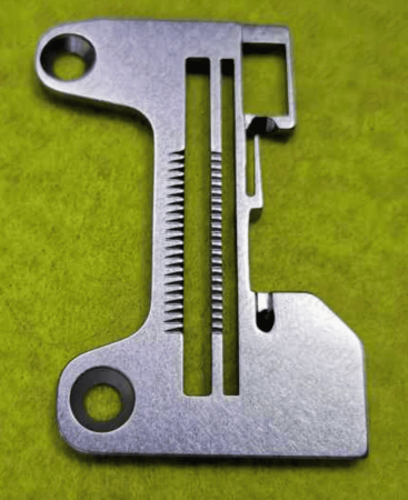 Пластина игольная 277502Р15 (20715010) с отверстием под леску от магазина Promily в Санкт-Петербурге