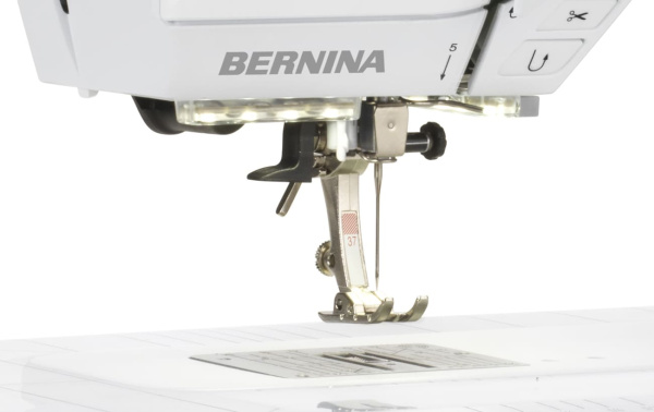 BERNINA 475 QE от магазина Promily в Санкт-Петербурге